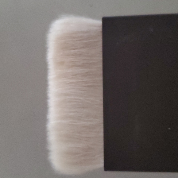 BECCA Bronzing Brush - Picture 2 of 2